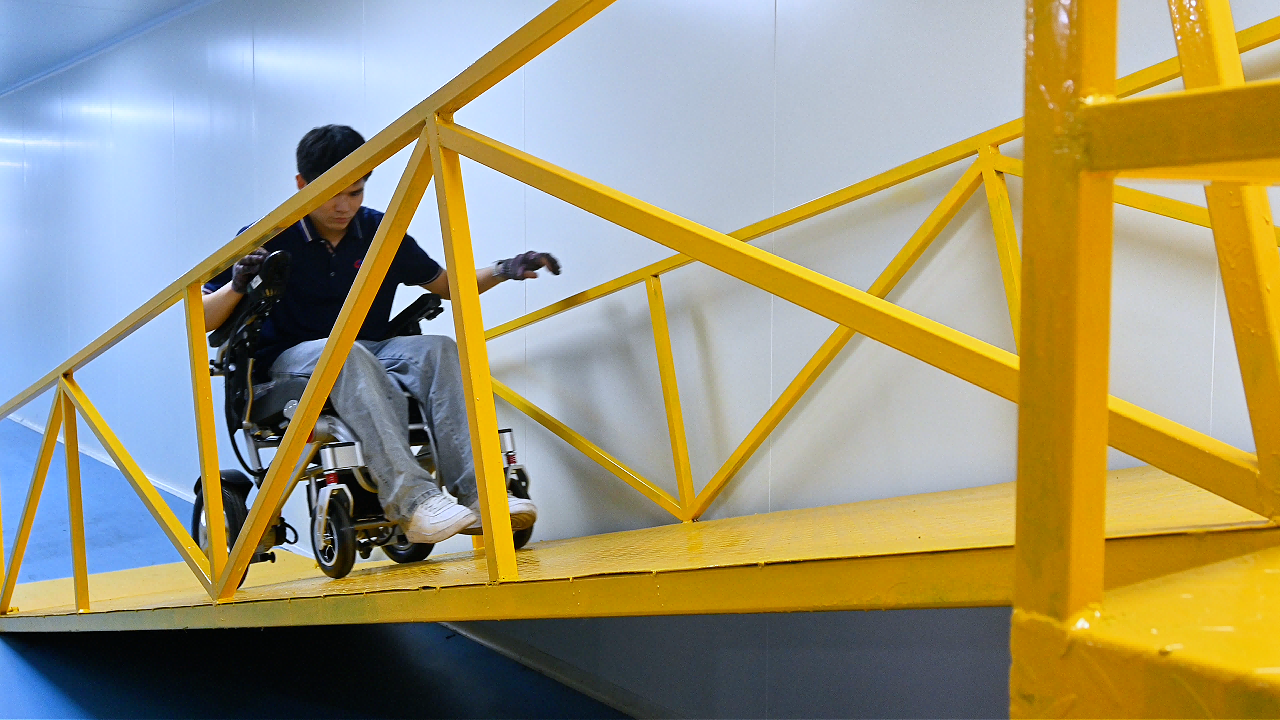 Measuring a doorway route for an electric wheelchair